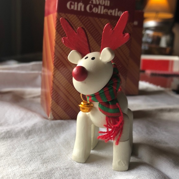 Avon Belvedeer The Christmas Reindeer Ornament - Picture 1 of 10